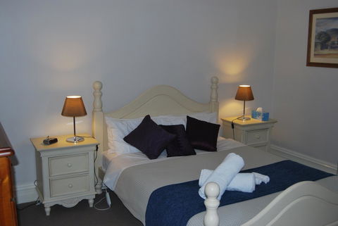 Jacaranda Cottage - South Australia Travel 4