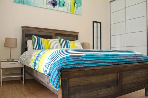 Smugglers Inn Studio Apartments - South Australia Travel 13