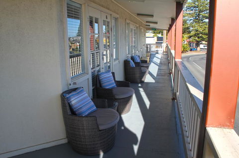 Smugglers Inn Studio Apartments - South Australia Travel 1