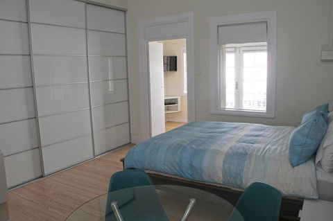 Smugglers Inn Studio Apartments - South Australia Travel 6