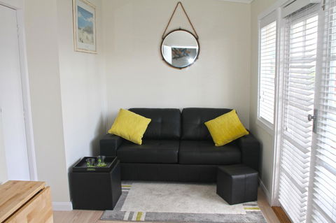 Smugglers Inn Studio Apartments - South Australia Travel 11