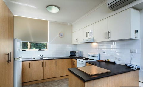 Glenelg Holiday Apartments - Corfu - South Australia Travel 4