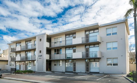 Glenelg Holiday Apartments - Corfu - South Australia Travel 0