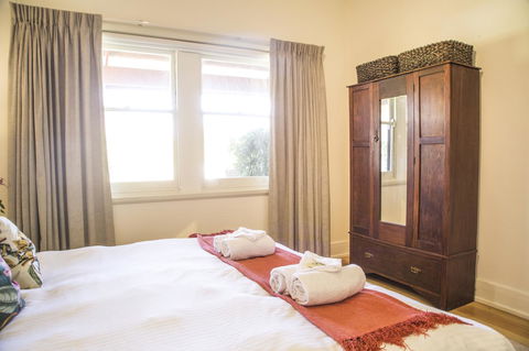 Mataro Cottage - South Australia Travel 11
