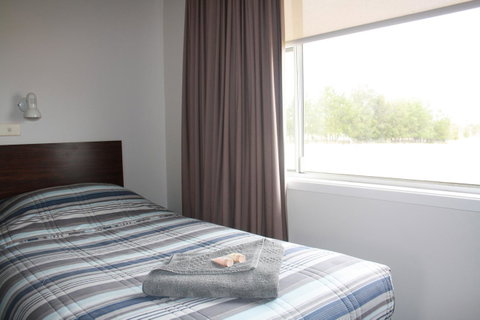 Isis Motel Scone - South Australia Travel 0