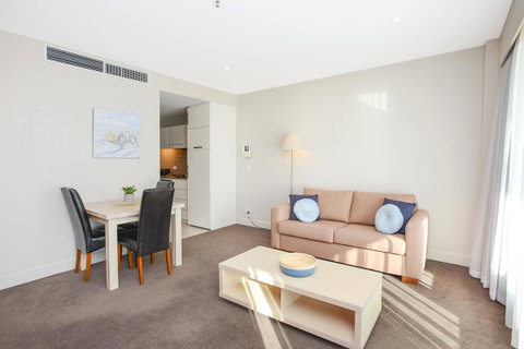 Pier Luxury Apartments - South Australia Travel 11