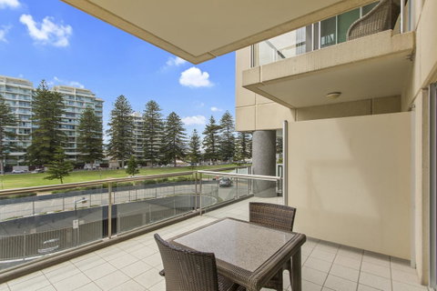 Pier Luxury Apartments - South Australia Travel 5