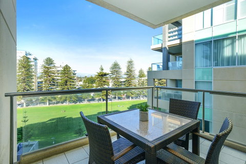Pier Luxury Apartments - South Australia Travel 3