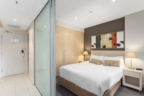 Pier Luxury Apartments - South Australia Travel 9