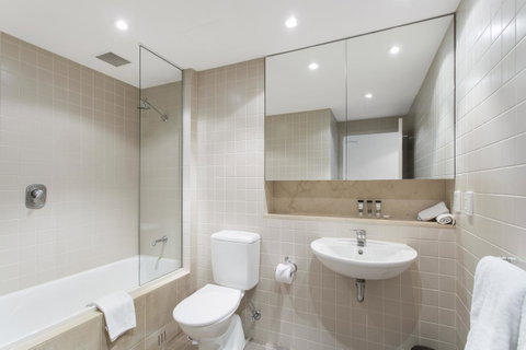 Pier Luxury Apartments - South Australia Travel 4