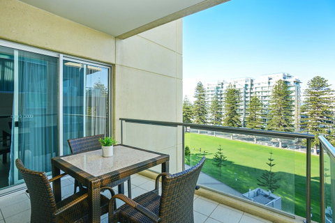 Pier Luxury Apartments - South Australia Travel 26