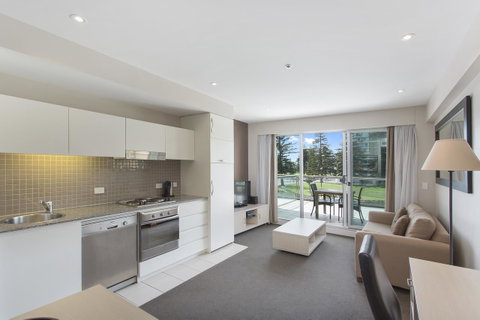 Pier Luxury Apartments - South Australia Travel 8
