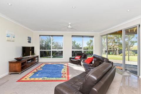 Lavina Luxury Beach House - South Australia Travel 11