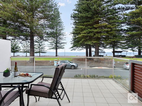 Breeze Beachfront Apartment - South Australia Travel 34
