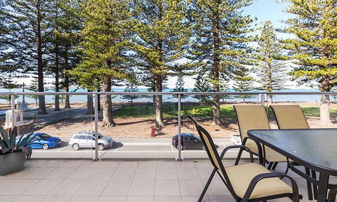 Breeze Beachfront Apartment - South Australia Travel 40