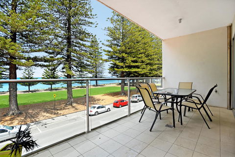 Breeze Beachfront Apartment - South Australia Travel 5