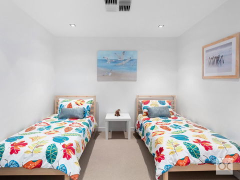 Breeze Beachfront Apartment - South Australia Travel 28