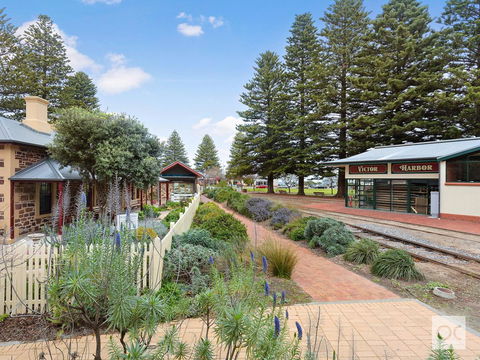 Breeze Beachfront Apartment - South Australia Travel 35