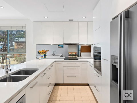 Breeze Beachfront Apartment - South Australia Travel 39