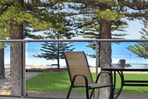 Breeze Beachfront Apartment - South Australia Travel 3