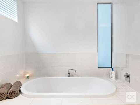 Breeze Beachfront Apartment - South Australia Travel 30