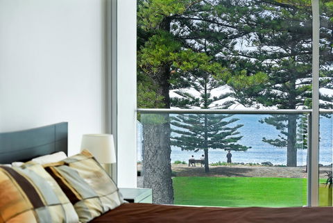 Breeze Beachfront Apartment - South Australia Travel 11
