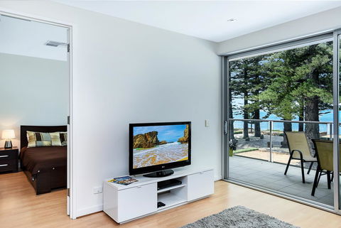 Breeze Beachfront Apartment - South Australia Travel 7
