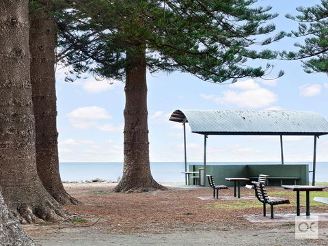 Breeze Beachfront Apartment - South Australia Travel 21