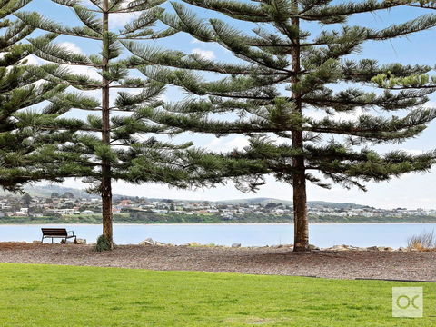 Breeze Beachfront Apartment - South Australia Travel 31