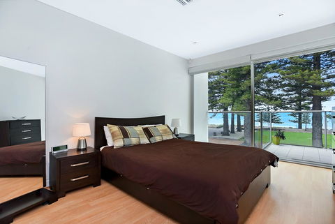 Breeze Beachfront Apartment - South Australia Travel 13