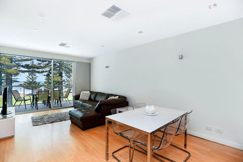 Breeze Beachfront Apartment - South Australia Travel 12