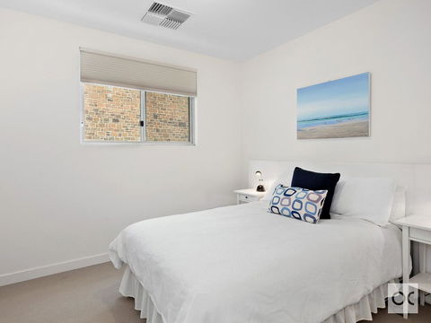 Breeze Beachfront Apartment - South Australia Travel 32