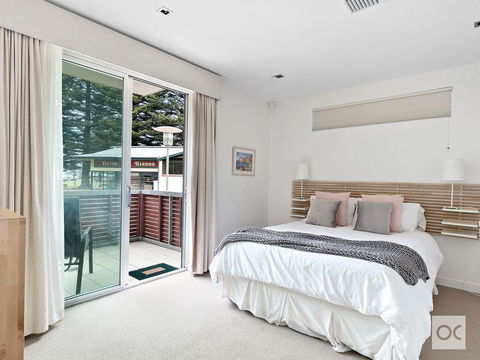 Breeze Beachfront Apartment - South Australia Travel 29