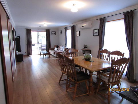 Lazy Days Cottage - Victor Harbor - South Australia Travel 4