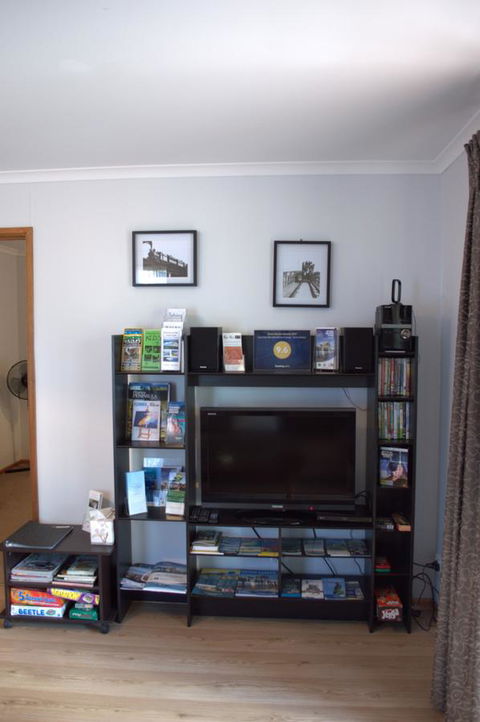 Lazy Days Cottage - Victor Harbor - South Australia Travel 9