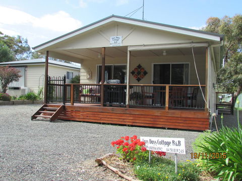 Lazy Days Cottage - Victor Harbor - South Australia Travel 0
