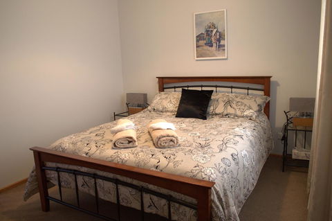 Lazy Days Cottage - Victor Harbor - South Australia Travel 3