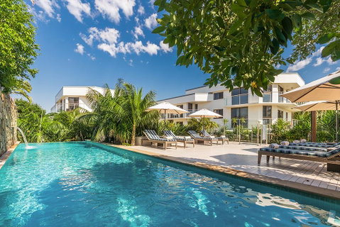 Bayview Beachfront Apartments, In Town Right On The Beach - South Australia Travel 1