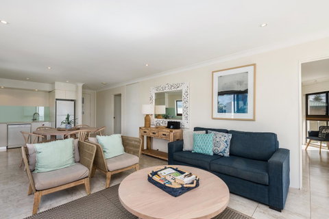 Bayview Beachfront Apartments, In Town Right On The Beach - South Australia Travel 32