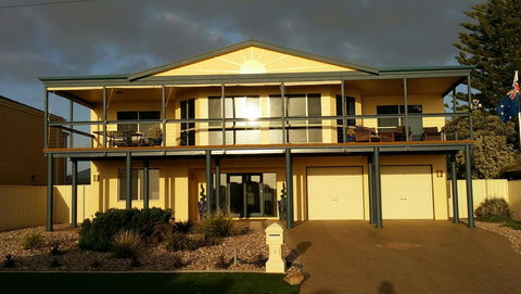 Beachside Escape On The Esplanade - South Australia Travel 0