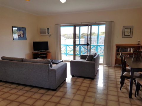 Marion Bay Holiday Villas - South Australia Travel 1