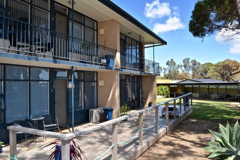 Longbeach Apartments - South Australia Travel 5