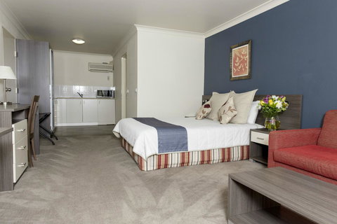 Bathurst Motor Inn - South Australia Travel 11