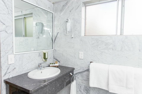 Bathurst Motor Inn - South Australia Travel 20