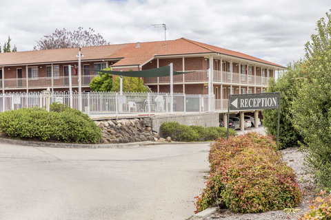 Bathurst Motor Inn - South Australia Travel 17