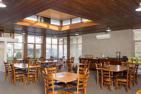 Bathurst Motor Inn - South Australia Travel 27