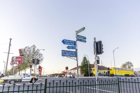 Bathurst Motor Inn - South Australia Travel 36