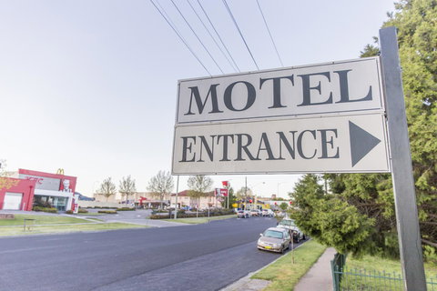Bathurst Motor Inn - South Australia Travel 35