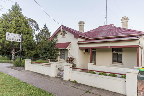 Bathurst Motor Inn - South Australia Travel 30