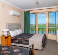 Tailem Bend Riverside Hotel - South Australia Travel